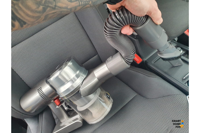 The flex hose of the Dreame V11